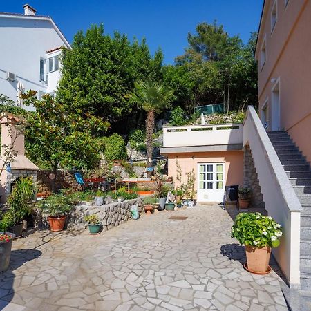 Apartment Studio Close To Sea Krk Town Buitenkant foto