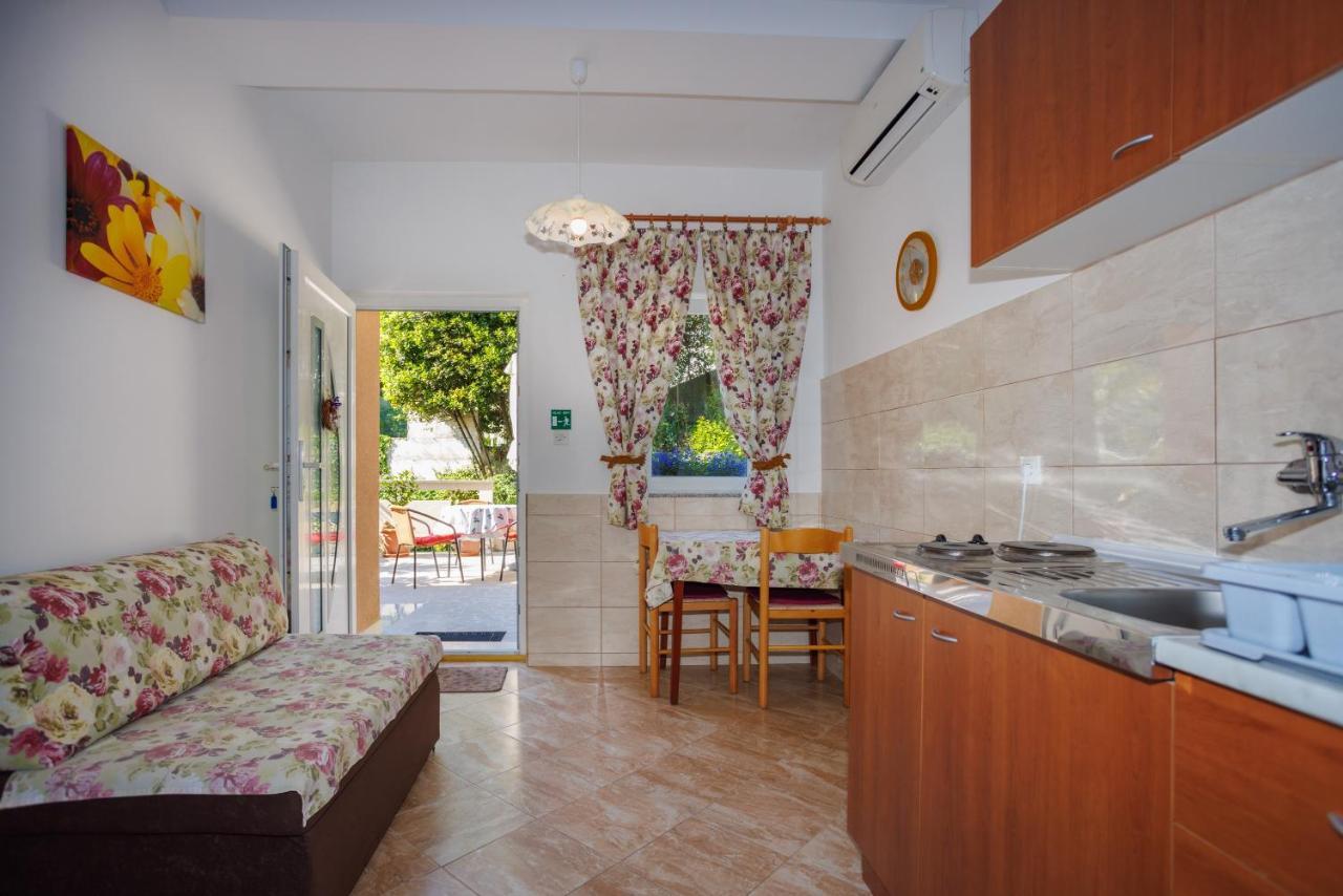 Apartment Studio Close To Sea Krk Town Buitenkant foto