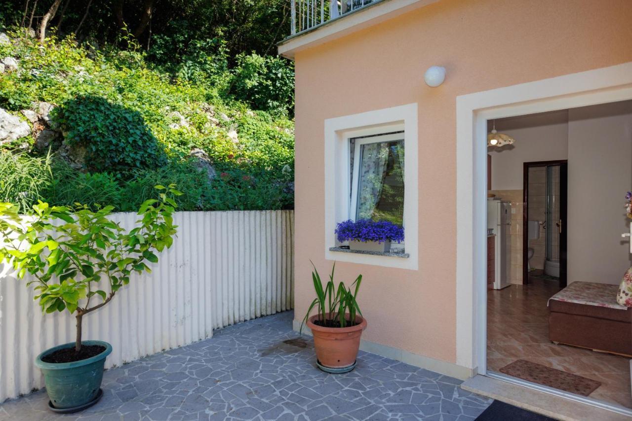 Apartment Studio Close To Sea Krk Town Buitenkant foto