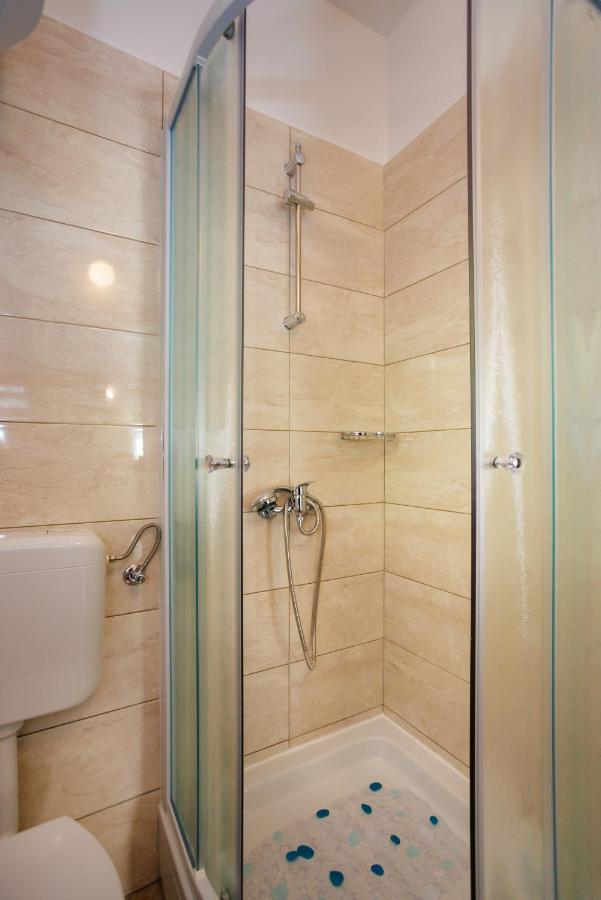 Apartment Studio Close To Sea Krk Town Buitenkant foto
