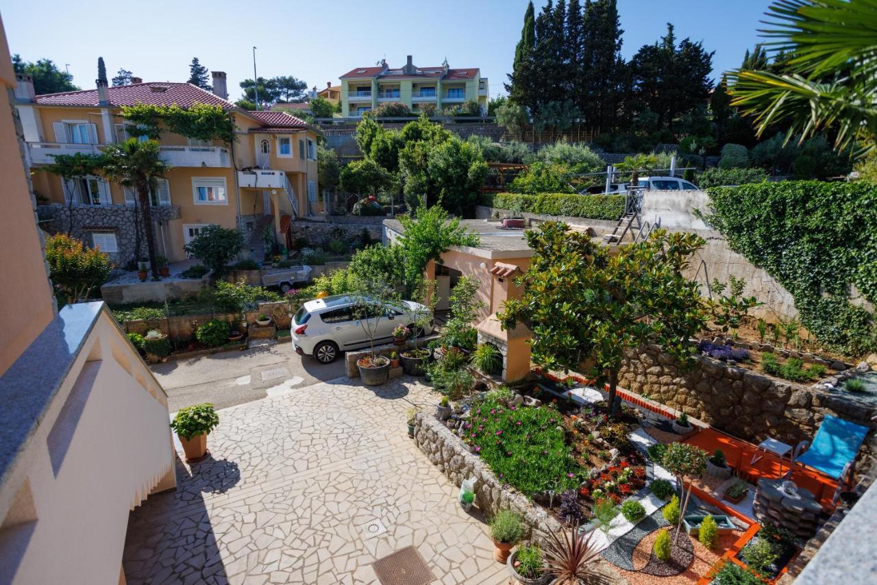Apartment Studio Close To Sea Krk Town Buitenkant foto
